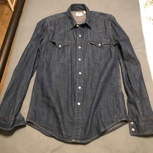 Jean Levi’s shirt